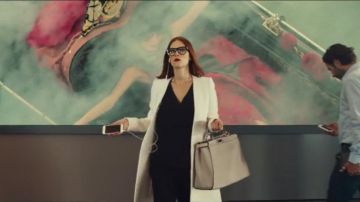 The mobile phone of Valentine Winfeld (Audrey Fleurot) in The ideal