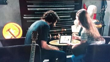 The ipad of Octave Parango (Gaspard Proust) in The ideal