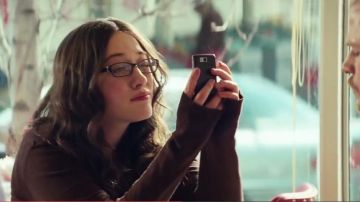 The smartphone black Darcy Lewis (Kat Dennings) in Thor