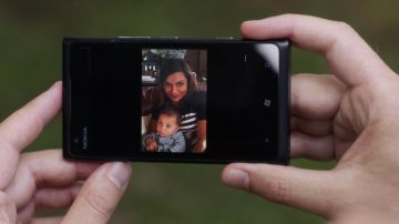 The smartphone Nokia Lumia Danny Castellano (Chris Messina) in "The Mindy Project"