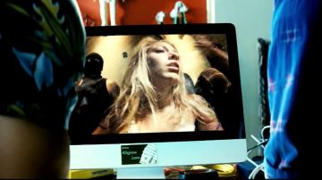 The computer fixed grey and black Ben (Aaron Taylor-Johnson) in Savages