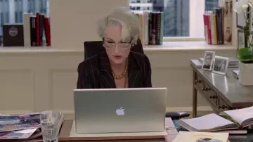 L'ordinateur portable Apple MacBook Pro de Miranda Priestly (Meryl Streep) dans Le Diable s'habille en Prada