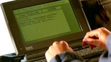 The Apple Powerbook 180 computer used by Bill (Emilio Estevez) in the film Indiscretion assured