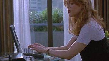 The Apple Powerbook 540c Electra (Julianne Moore) in Assassins