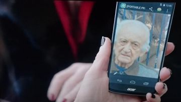 Telephone portable Acer of Irene (Judith Magre) in It