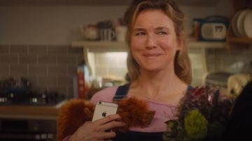 IPhone 6 gold color of Bridget Jones (Renée Zellweger) in "Bridget Jones Baby"