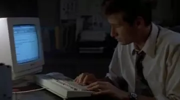 The computer of Fox Mulder (David Duchovny) in the X-files season 1