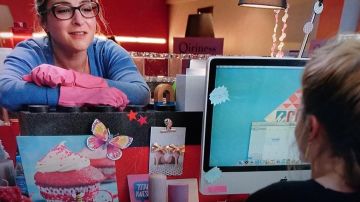 The desktop computer of Sophie (Sarah Suco) in Josephine rounds