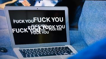 The Macbook computer Air Max Salinger (José Garcia) in Schuss