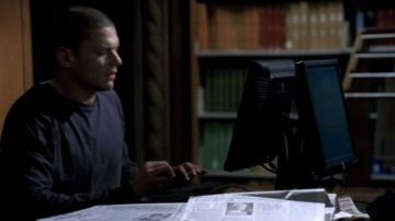The PC screen of Michael Scofield (Wentworth Miller) in Prison Break S04E01