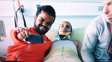 The smartphone Apple iPhone used by Karim aka The Dwarf (Anouar Toubali) in Pattaya