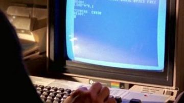 The Commodore 64 of Erica Strange (Erin Karpluk) in The Lives dreamed of Erica Strange S01E01