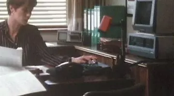 The Sirius Victor 9000 Marianne Bellshade in Bergerac S02E01