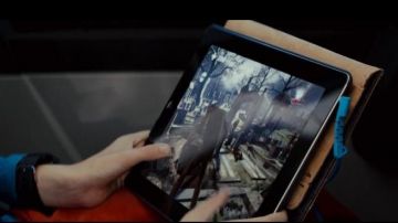 The tablet Apple iPad seen in Poltergeist