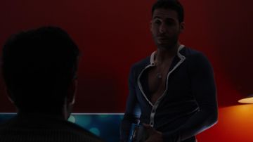 Le Blu-Ray de Tant qu'il y aura des Hommes de Lito Rodriguez (Miguel Ángel Silvestre) dans Sense8 S02E08