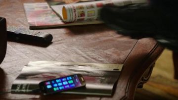 The Samsung smartphone seen in experts Cyber S02E14