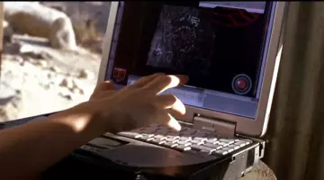 L'ordinateur portable de Jane Smith (Angelina Jolie) dans Mr. & Mrs. Smith