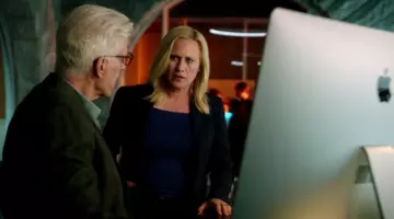 L'ordinateur de bureau de D.B. Russell (Ted Danson) dans Les experts Cyber S02E10