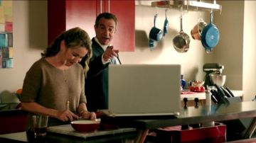 The robot patissier of the parents of the victim in The experts Cyber S02E07