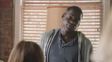Le sweatshirt gris James Perse de  Chris Washington (Daniel Kaluuya) dans Get Out