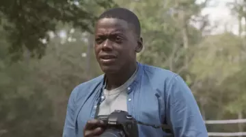 La chemise en jean col mao The Kooples de Chris Washington (Daniel Kaluuya) dans Get Out