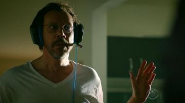 The headset audio of Artie Snee (Marcus Giamatti) in The expert cyber S02E05