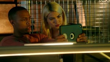 The ipad from Brody Nelson (Shad Moss) in The Expert cyber S02E04
