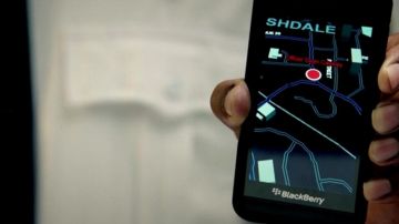 The smartphone from Chief Richards (Cyrus Farmer) in Experts cyber S02E03