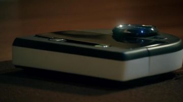 The vacuum cleaner robot Neato seen in experts cyber S02E01