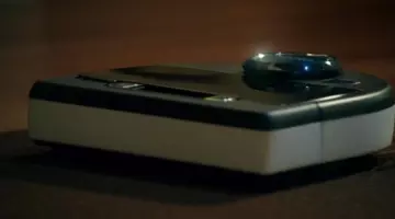 The vacuum cleaner robot Neato seen in experts cyber S02E01