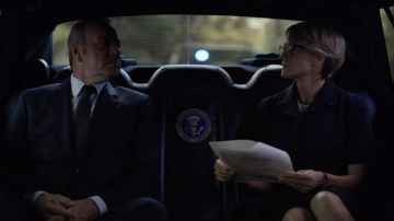 La montre Cartier de Claire Underwood (Robin Wright) dans House of Cards S05E01