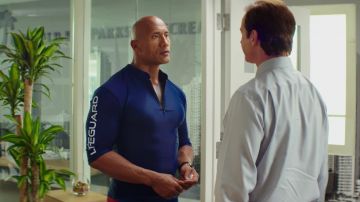 The top-of-the combi blue "Liefeguard" of Mitch Buchannon (Dwayne Johnson) in Baywatch