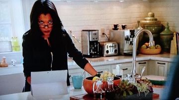 The touch pad of Trish Murtaugh (Keesha Sharp) in lethal weapon