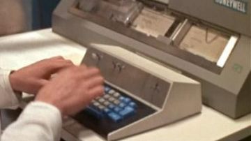 The computer Honeywell H200 in A brain of a billion dollars