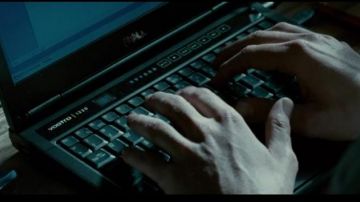 The computer Dell Vostro seen in Limitless