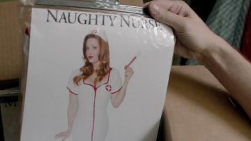Le déguisement d'infirmière vue dans Burying The Ex