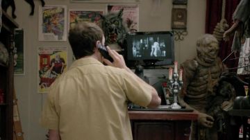 Le poster du film Tormented vue dans Burying The Ex