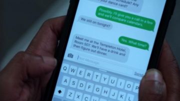The smartphone of Bethany Mayfair (Marianne Jean-Baptiste) in Blindspot S01E20