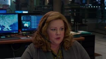 The headphones with microphone of Susan Cooper (Melissa McCarthy) in "Spy"