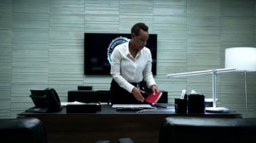 The laptop of Bethany Mayfair (Marianne Jean-Baptiste) in Blindspot S01E13