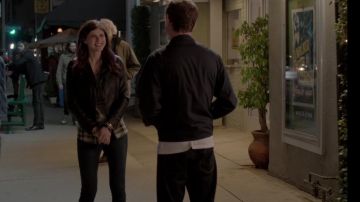 L'affiche du film I walk with a Zombie vu dans Burying the Ex