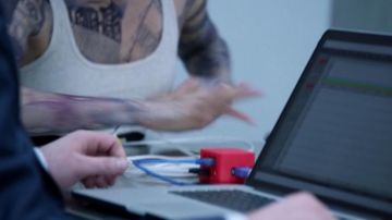 The portable computer of Patterson (Ashley Johnson) in Blindspot S01E01