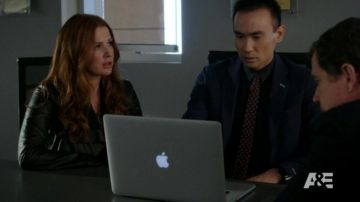 The Apple laptop from Jay (James Hiroyuki Liao) in Unforgettable S04E13