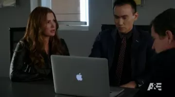 The Apple laptop from Jay (James Hiroyuki Liao) in Unforgettable S04E13