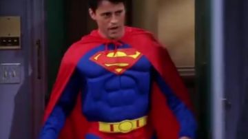Le déguisement de Superman de Joey Tribbiani (Matt Leblanc) dans Friends S07E10