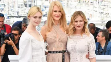 The white dress hook of Kirsten Dunst in Cannes May 2017