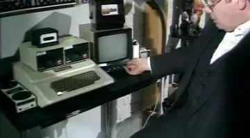 The Apple II, Henry Jay (Richard Griffiths) in Bird of Prey