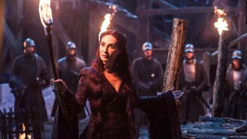 Le collier de Mélisandre (Carine Van Houten) dans Juego de Tronos