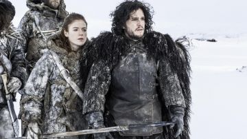 Abrigo de piel de Ygritte (Rose Leslie) en Juego de Tronos S03E05