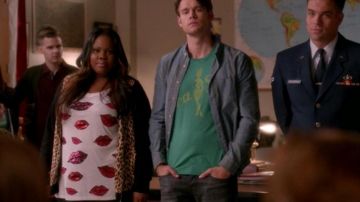 La veste Bomber léopard de Mercedes Jones (Amber Riley) dans Glee S06E02